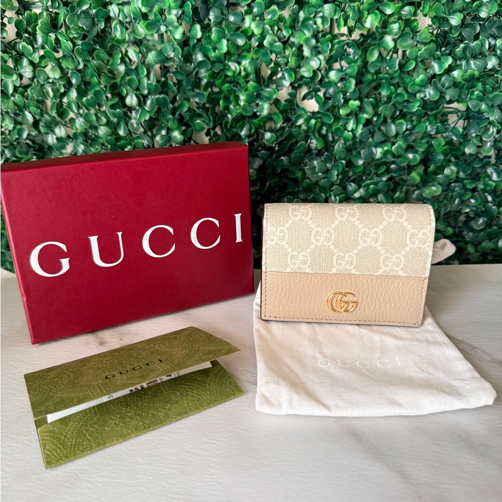 Gucci Beige and Cream Ophidia Card Wallet